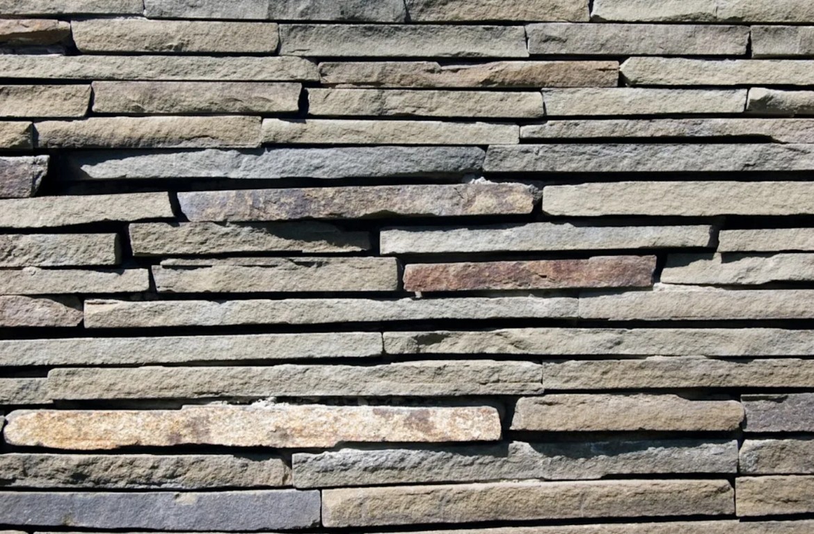Stone veneer siding installation in Des Moines, IA